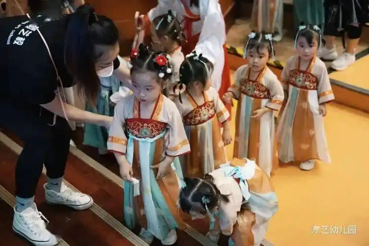 礼乐中华盛世霓裳东艺幼儿园六一文艺汇演现场花絮曝光