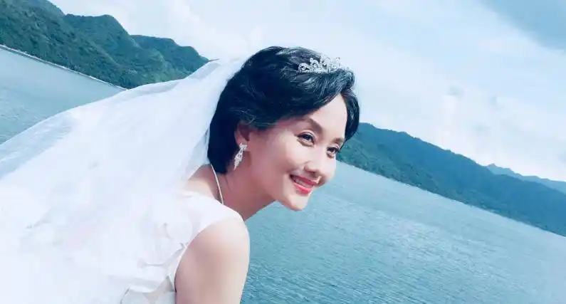 不过李颖在上个世纪90年代时就已经结婚生下了可爱的女儿