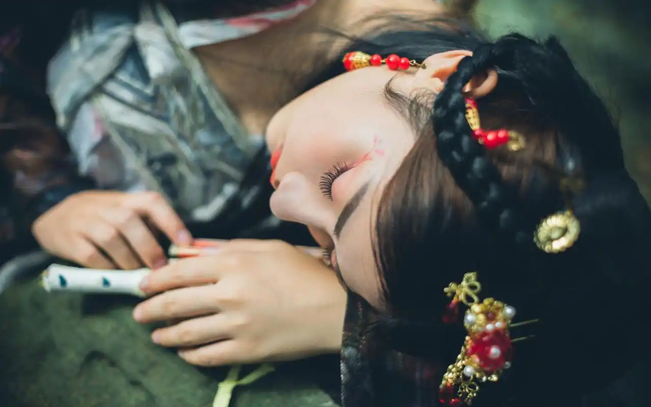 古风汉服美女唯美户外写真桌面壁纸