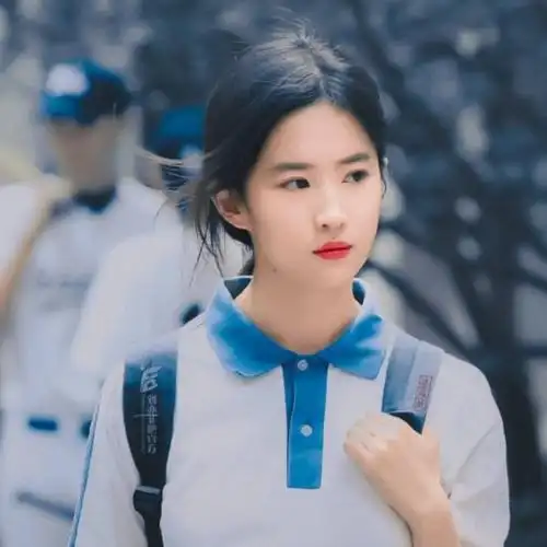 刘亦菲穿校服旧照流出 清纯让人心动