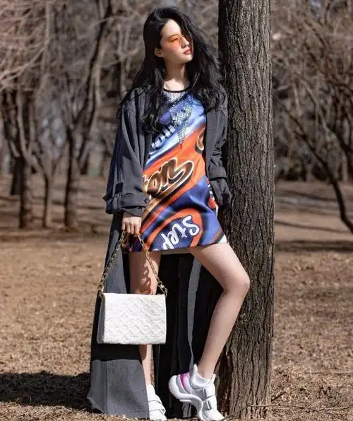 刘亦菲15年前女团风旧照曝光花背心配超短裙真亏颜值撑得住