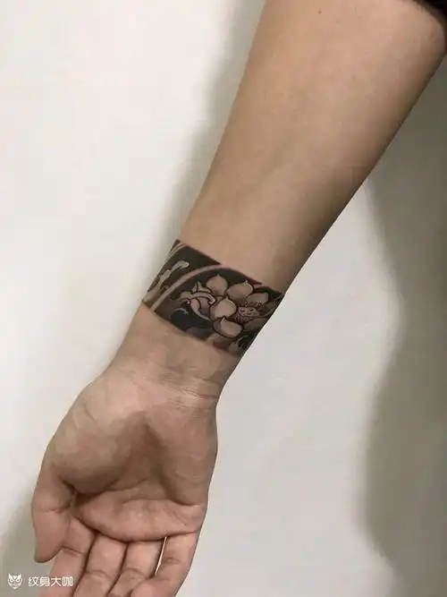 手环_鲤鱼莲花纹身图案大全 - 纹身大咖