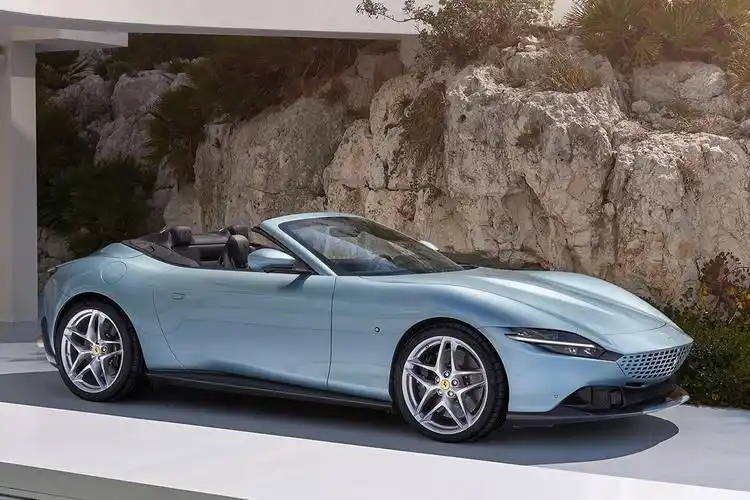 最便宜的法拉利敞篷跑车 roma spider售276.2万元