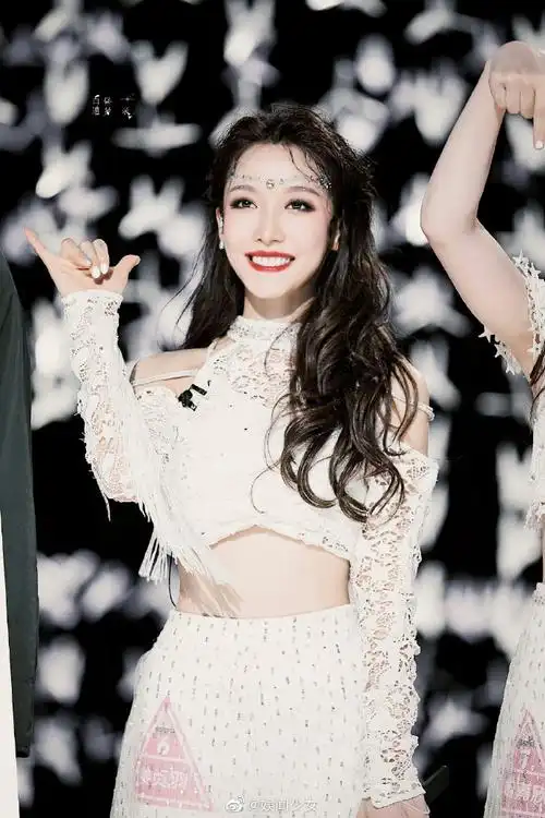 姜贞羽造型#《创造营2020》第二次公演舞台姜贞羽的造型太惊艳了怂