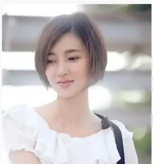 无刘海短发娇俏可人的无刘海短发凸显知性范