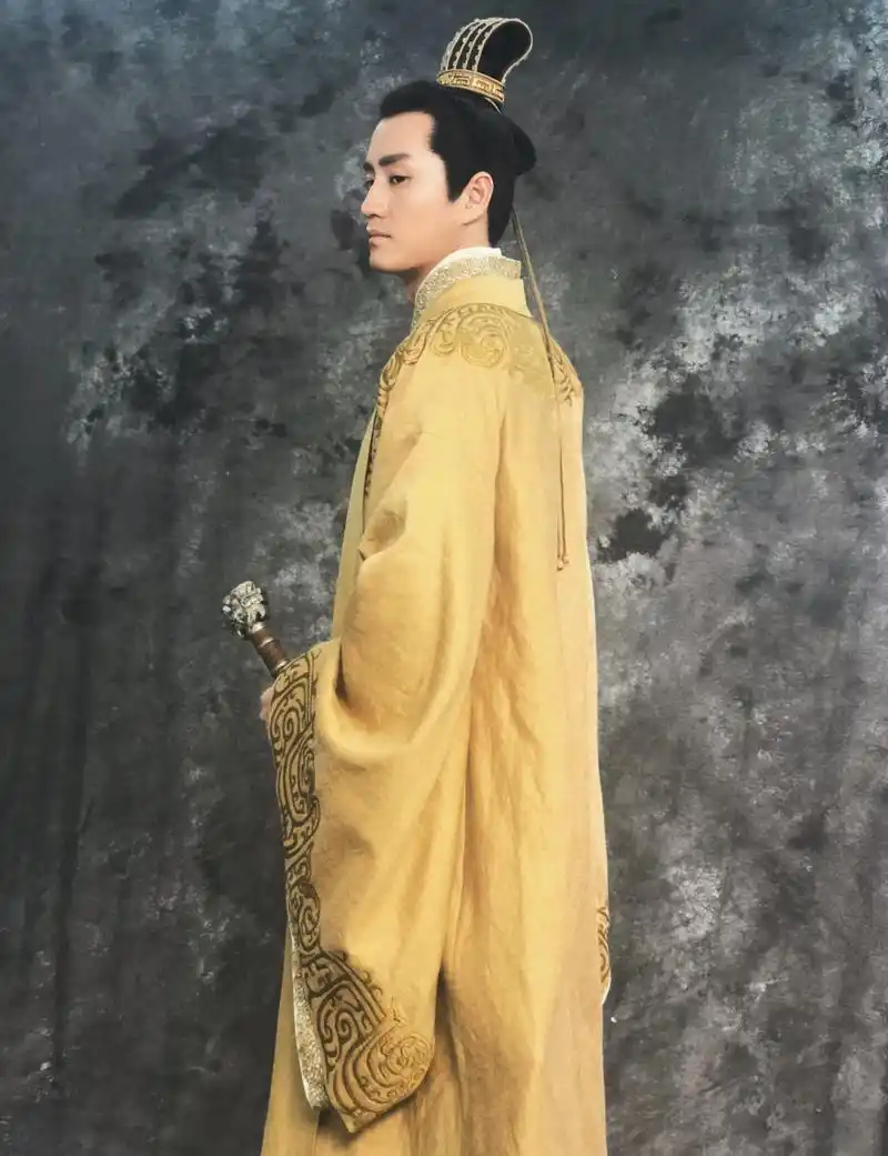 杨玏##封神第一部票房破亿# 伯邑考定妆花絮!