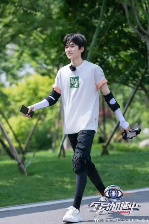 宋亚轩全员加速中播前剧照