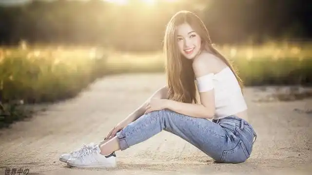 皮肤白皙的漂亮美女