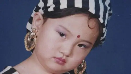 6位明星的童年照,我只认出关晓彤和热巴,你能认出几个?