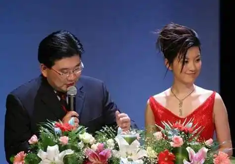 陈蓉4岁还不会说话,却成为了一名主持人,她的双胞胎女儿好可爱_上海