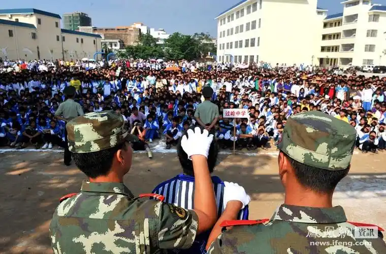 期待海南召开数千人公捕公判大会两案犯被枪决