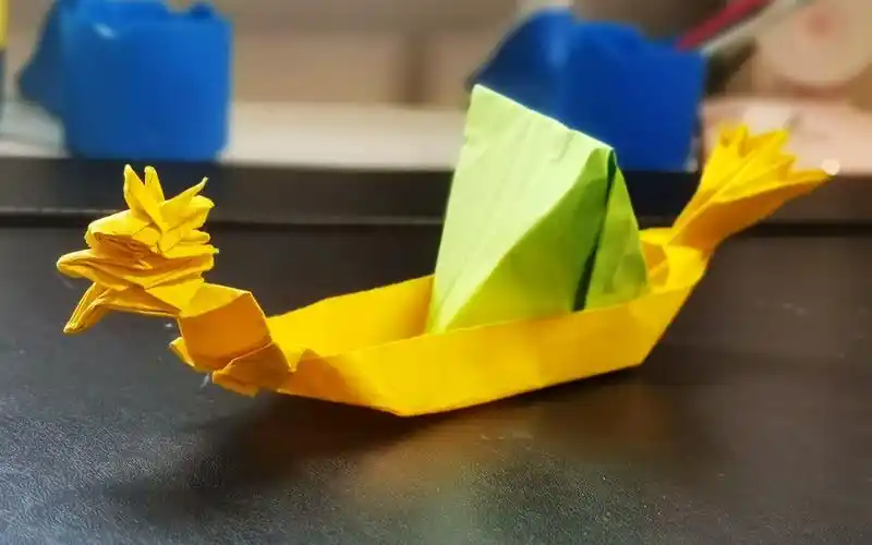 壹零后折纸龙舟10