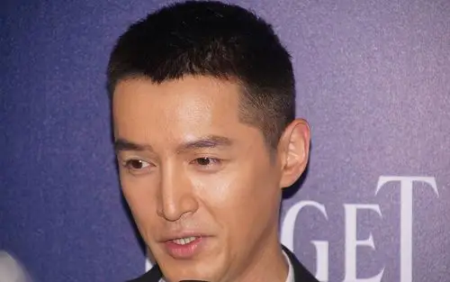 胡歌新发型剃平头清爽帅气