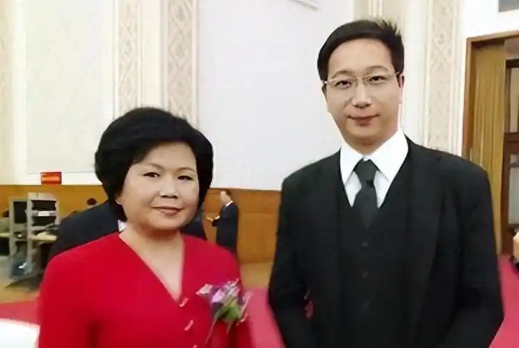 与初恋丈夫相守48年,搭档罗京病逝后自请离职,邢质斌现怎样了?