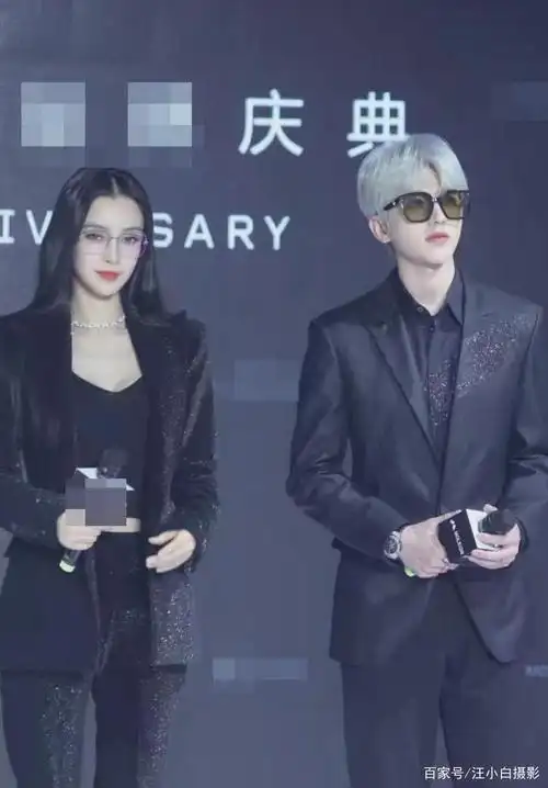 angelababy和蔡徐坤共同出席品牌活动