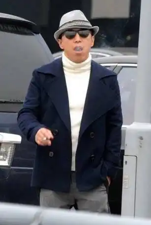 盘点娱乐圈吸烟男星,黄子韬痞痞的,而他吸烟的姿势成为经典!