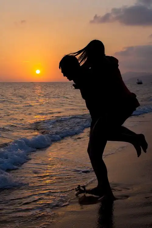 三亚海滩剪影人像