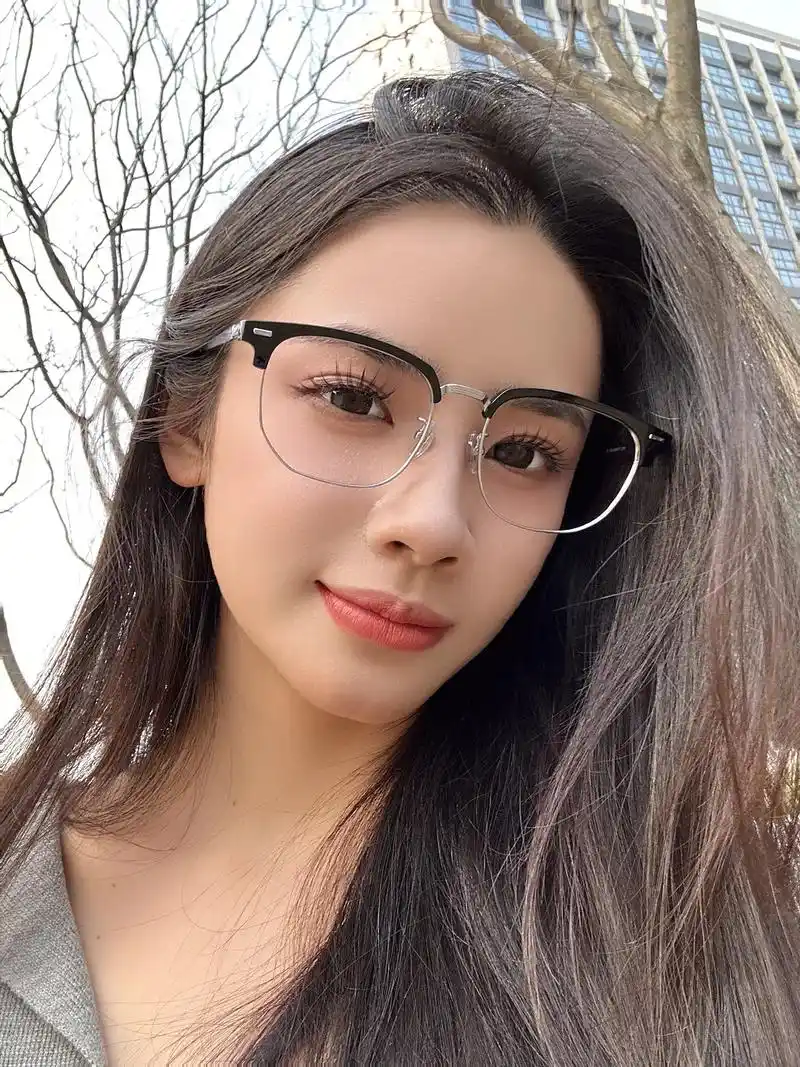 眉线半框眼镜好看还显瘦.挑镜框必入复古半框商务