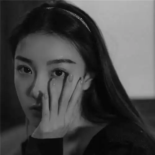 最伤感扎心的头像黑白图片