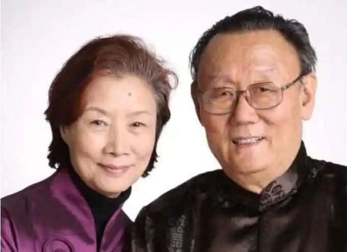 79岁吕中近照,隐瞒了56年的老公,原来是我们熟悉的他