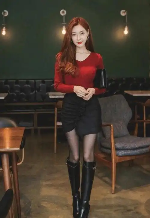 长筒靴搭黑丝,美女打扮那么好看是要去相亲?