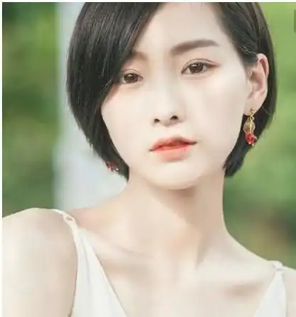 长脸女生适合小脸短发发型