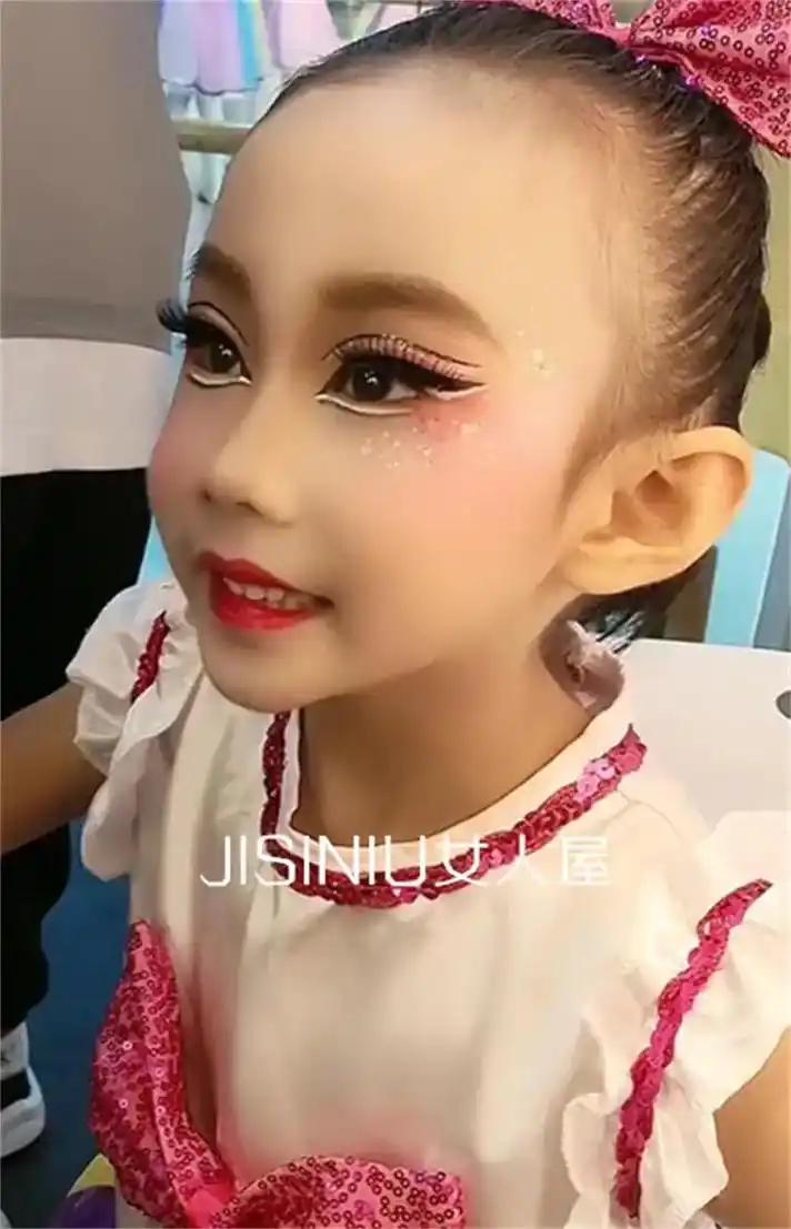 儿童舞台妆图片