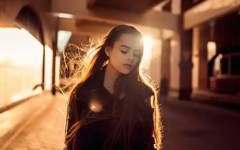 唯美阳光棕色美人桌面壁纸下载