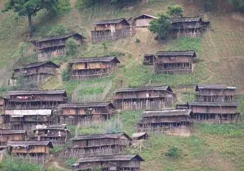 怒族特色民居千脚落地房
