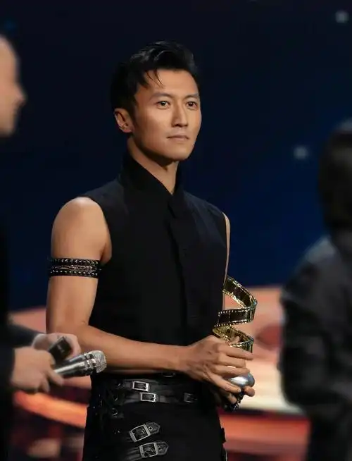 谢霆锋沈腾撞衫