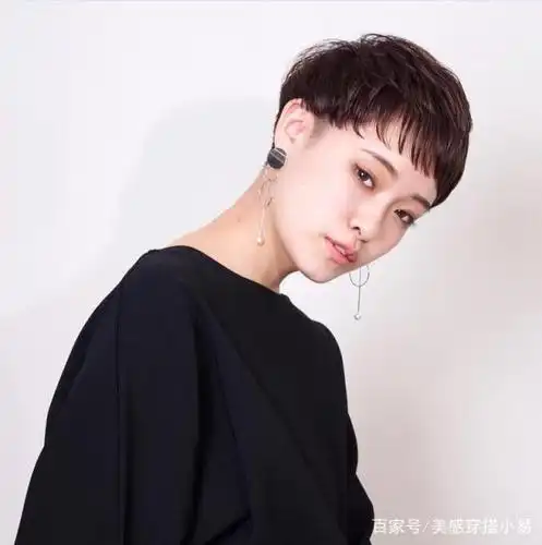 五:中性短发 "男孩子气"是对这种发型的定义,中性风格和摩登风格类似