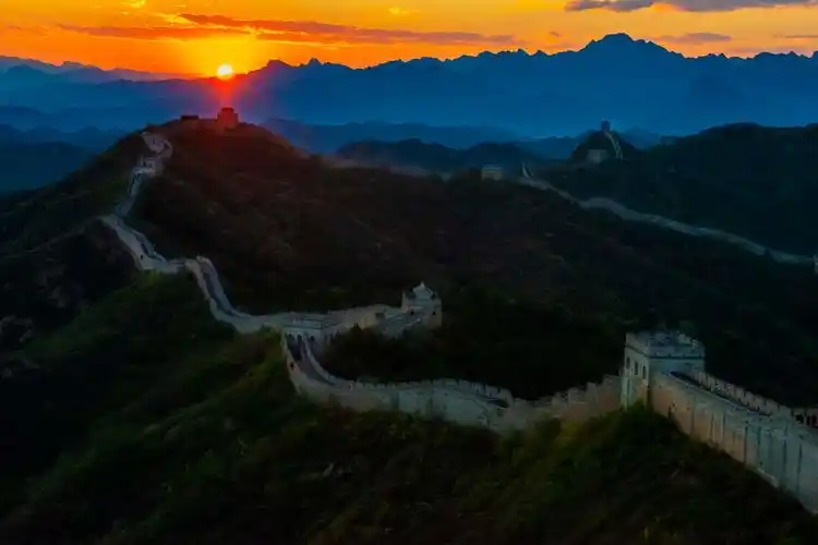 长城日出