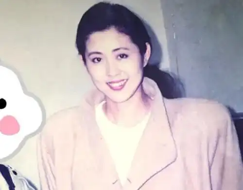 倪萍老了,现在的她是很多人认知中的老太太,不管是从年纪还是从状态上