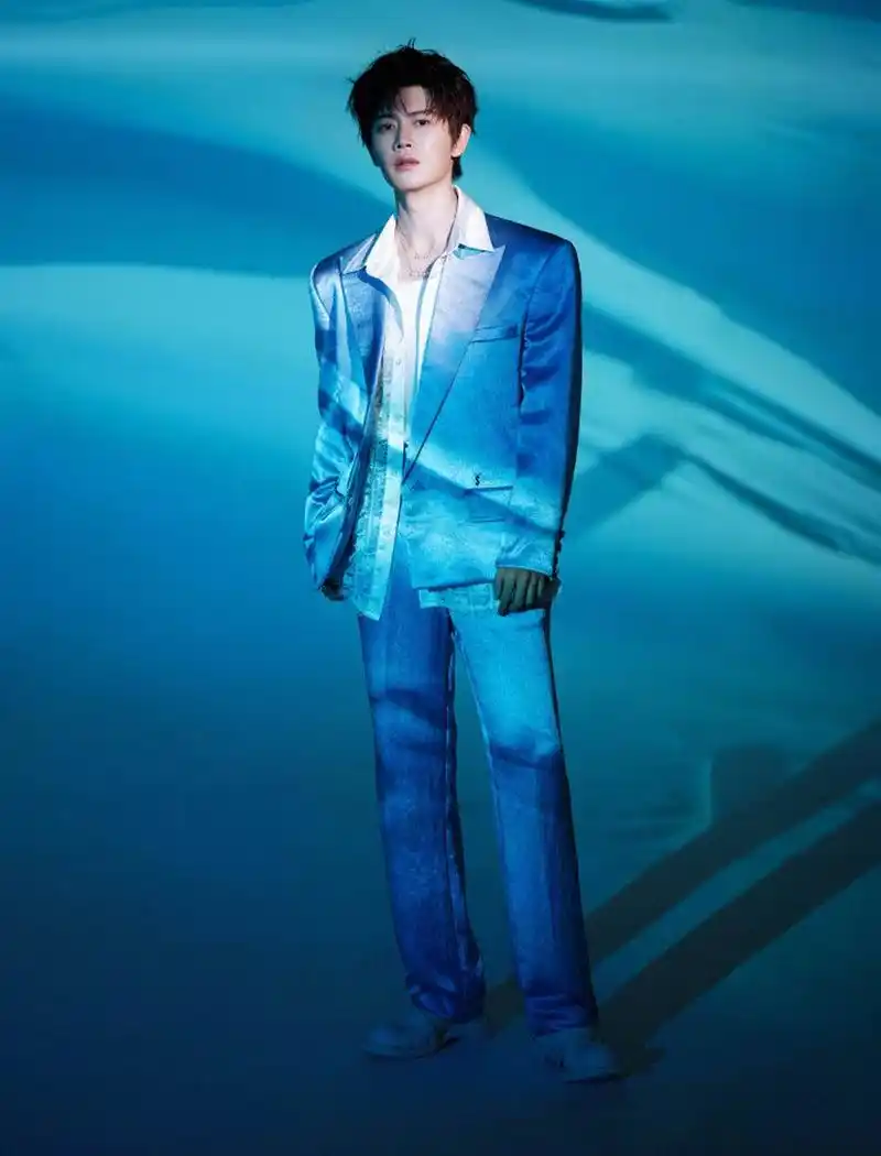 任嘉伦最新造型,蓝色西装造型好帅 676767