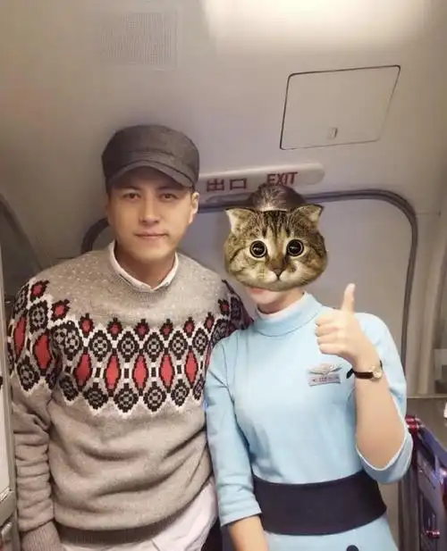 同样是和靳东合影,为什么男生女生差距那么大呢