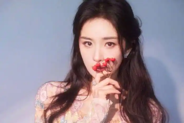 吴亦凡坑惨黄子韬?杨幂欺负助理的瓜?某男星倒贴被拒绝?