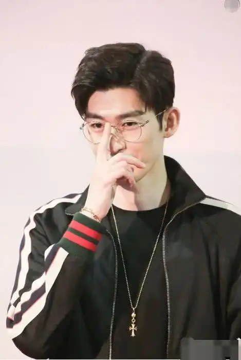 十年了张翰终于再剪寸头看到最新自拍网友简直a爆了