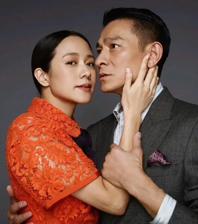 正在热映的中饰演夫妻的刘德华林嘉欣为香港版marieclaire