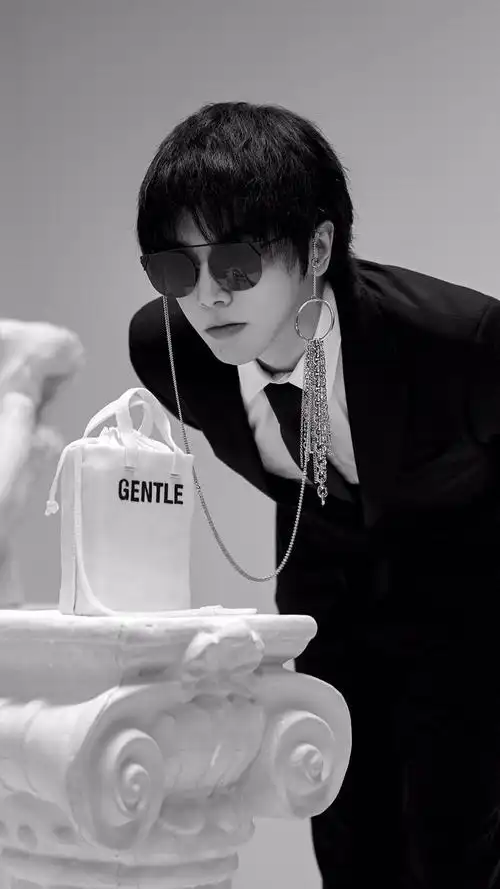 眼镜帅哥图鉴之华晨宇 确认过眼神,是眼镜也封印不住的颜值