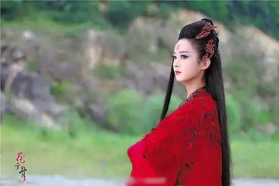 画骨虐恋"草草收场备受关注的58集电视剧《花千骨》前晚终于上演大