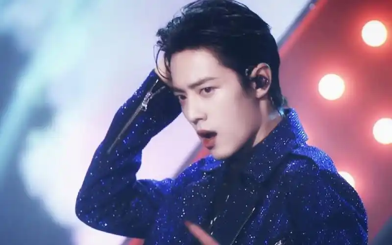 恼人的秋风肖战大背头bb机舞池里的007