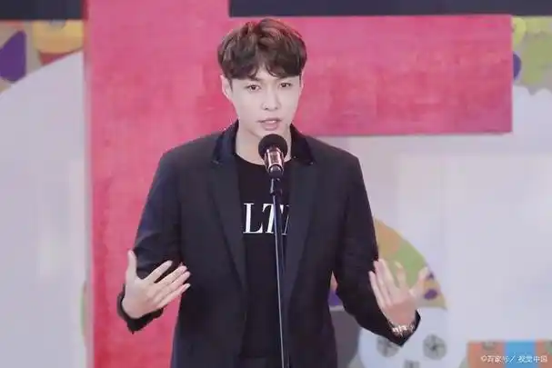 张艺兴出生于1991年10月7日,是湖南长沙人.