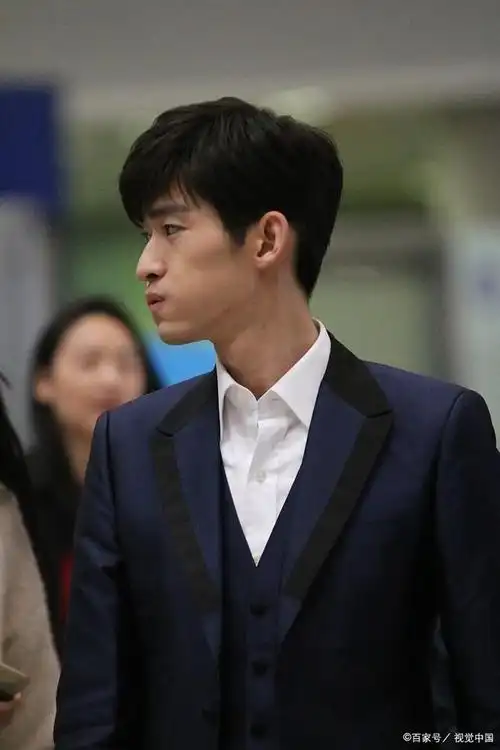 惊爆!张翰恋上杨超越,疑似两人共度甜蜜时光!