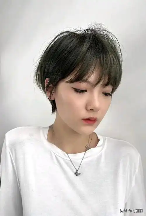 bob烫发发型图片短发(短发外翻烫发发型图片)_护肤资讯_超旺彩妆网