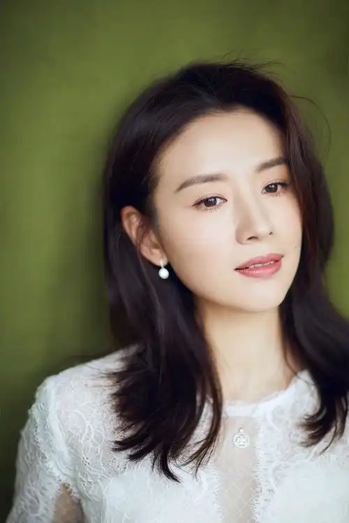 原创38岁董洁这是颜值回春了近照颜值美到了不少人脸蛋无可挑剔