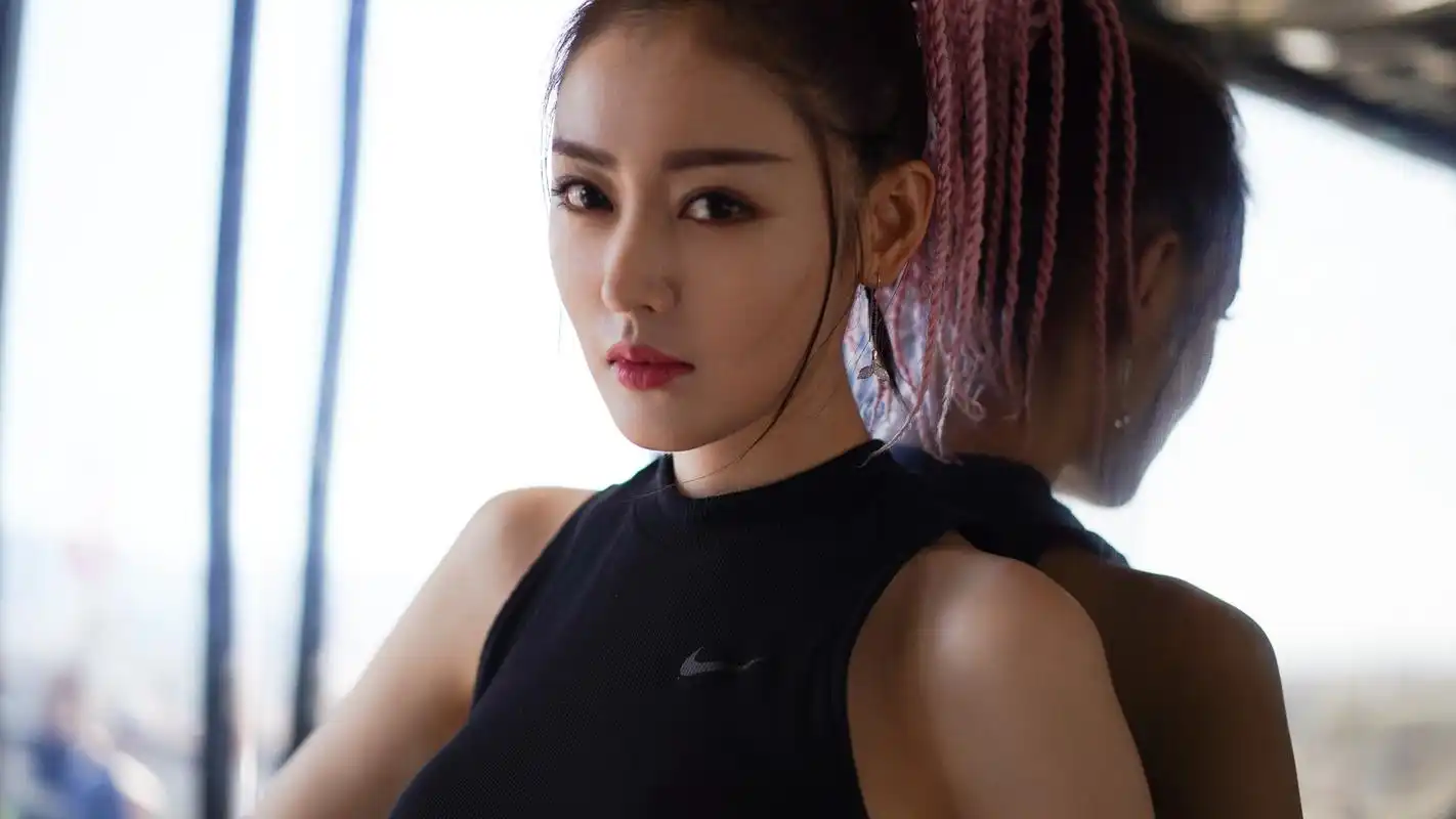 张天爱粉色脏辫甜美桌面壁纸