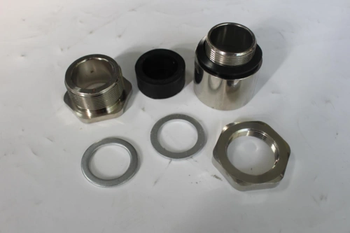 填料函的主要作用是使线路通畅,使电缆保持密封,并保证填料函处的绝缘