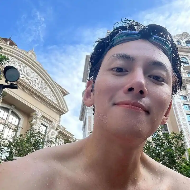 明星动态# #明星穿搭# #池昌旭