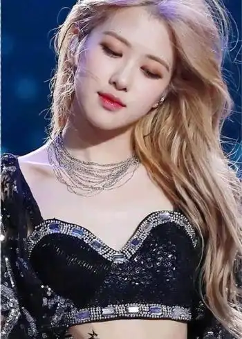 rose朴彩英 金发的肉肉真的是仙女下凡!头发丝都自带仙气!