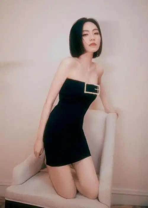 低胸装小短裙的刘惜君黑粉看了也会无话可说的吧